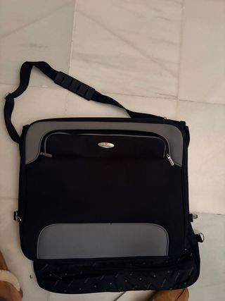 Portatrajes negro y gris