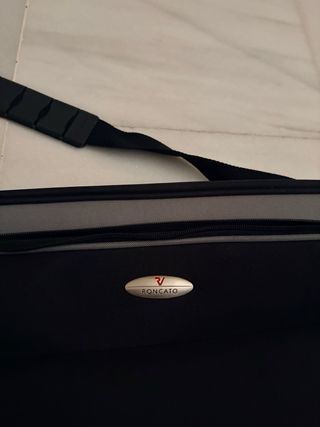 Portatrajes negro y gris