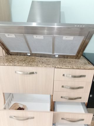 Horno, vitrocerámica y muebles de cocina