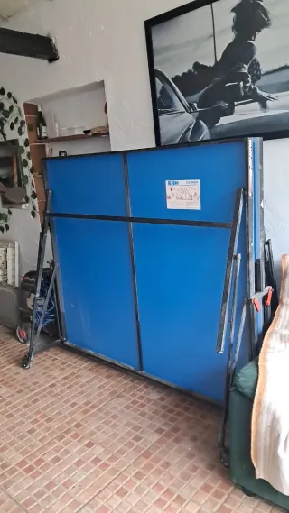 Mesa de ping pong plegable azul