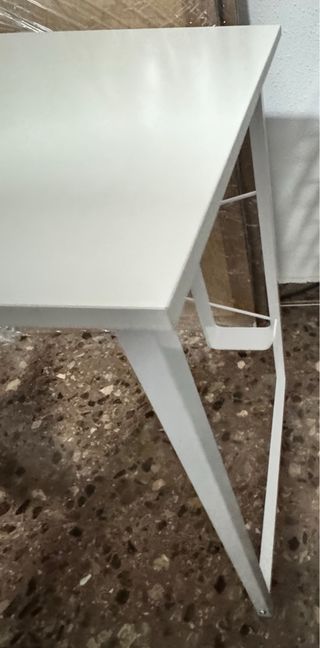 Mesa de estudio/ordenador blanca.