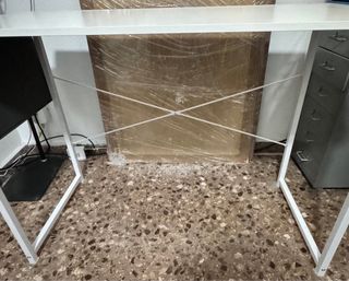 Mesa de estudio/ordenador blanca.