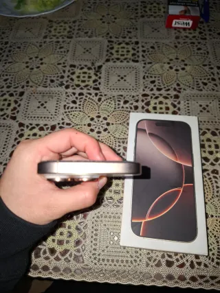 iPhone 16 Pro 256GB Dorado