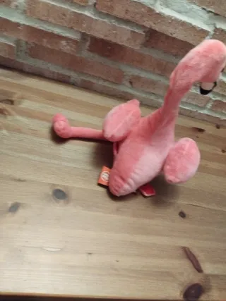 Flamenco de peluche rosa parlante