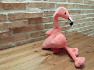 Flamenco de peluche rosa parlante