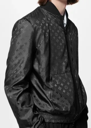 Cazadora Negra Unisex con Diseño Louis Vuitton