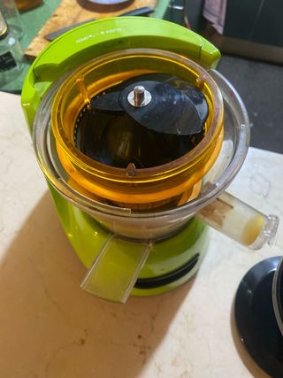 Extractor de jugos verdes