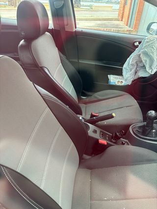 Seat León 1.9 TDI se vende coche con choque fronta