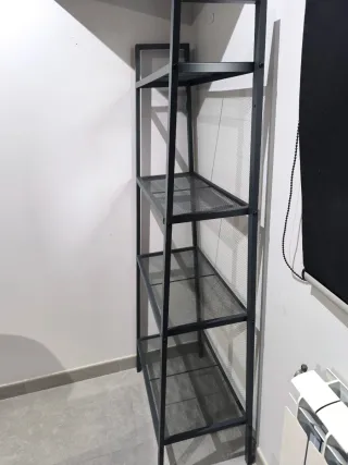 Estantería metálica gris