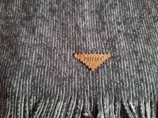 Bufanda Privata Gris con Flecos.