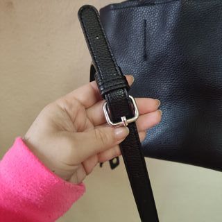 Elegante Cartera negra (de regalo una correa)