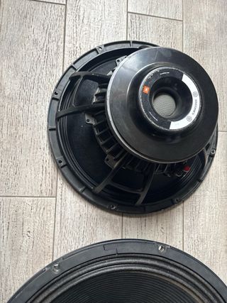 Subwoofers JBL Tornados 18 2200 (2 unidades)