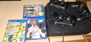 PS4 Slim 1Tb,3 Mandos,3 juegos, cable de carga