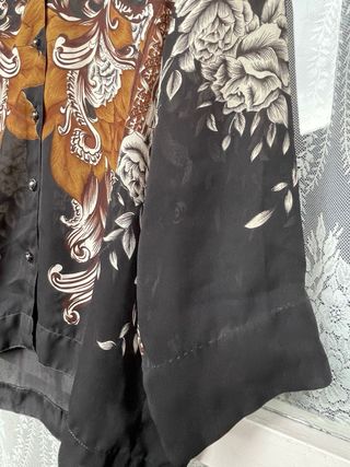 Blusa vintage barroca floral negra