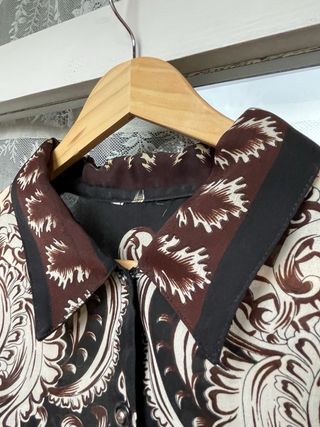 Blusa vintage barroca floral negra