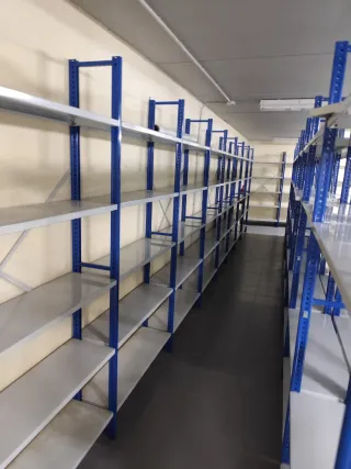 Estanterías metálicas de almacén