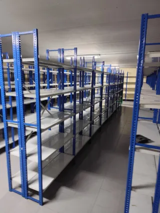 Estanterías metálicas de almacén