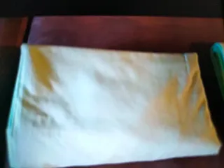 Set di lenzuola ricamate verde e bianco