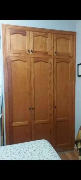 6 puertas de madera , 3 pequeñas y 3 grandes
