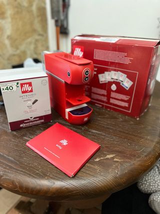 Macchina Caffè Illy Easy Rossa + Caffè
