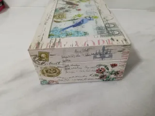 Caja joyero de madera decorada con pájaros