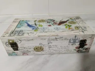 Caja joyero de madera decorada con pájaros