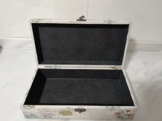 Caja joyero de madera decorada con pájaros