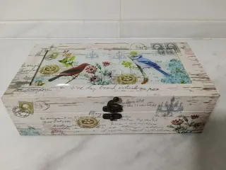 Caja joyero de madera decorada con pájaros