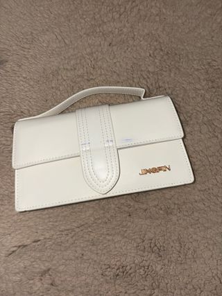 Bolso de mano blanco elegante
