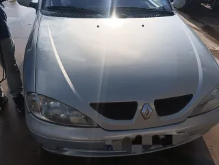 Aletas, maletero, capó y parachoques de coche