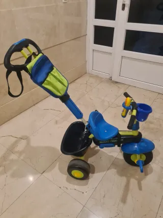 Triciclo infantil azul y verde