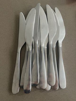 Tenedores y cuchillos de acero inoxidable