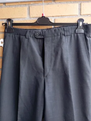 Pantalones de vestir Burberry grises