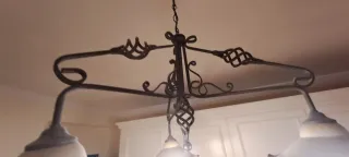 Lampadario in metallo e ceramica