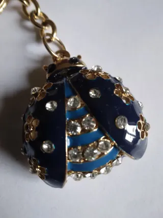 Portachiavi a forma di coccinella con strass