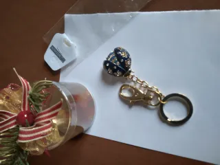 Portachiavi a forma di coccinella con strass