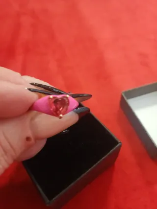 Anello cuore rosa con pietra rossa
