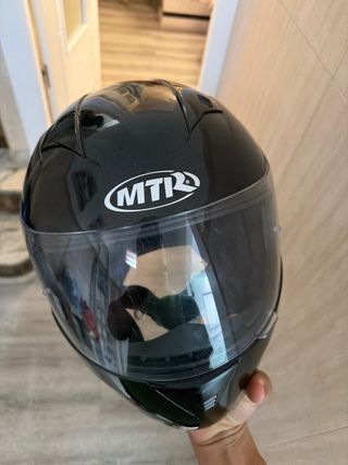 Casco de moto negro