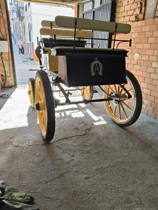 Faetón clásico de caballos