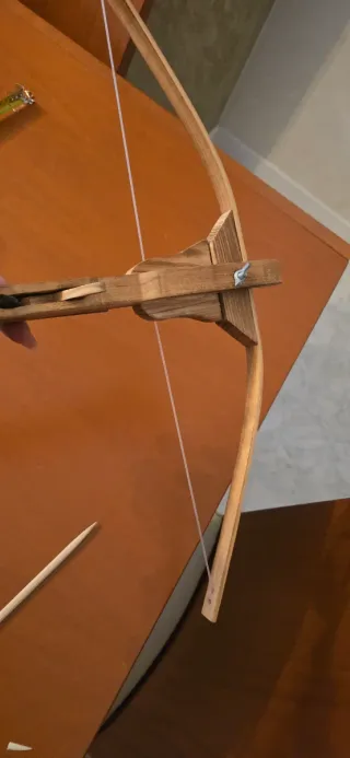 Balestra in legno fatta a mano