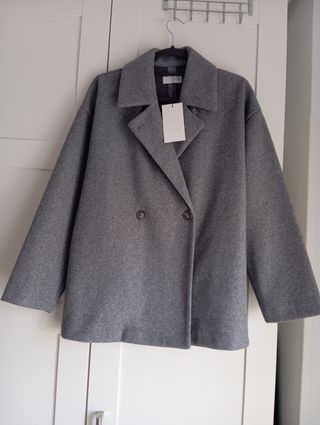 Abrigo corto mujer Zara gris