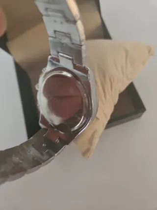 Reloj de pulsera plateado