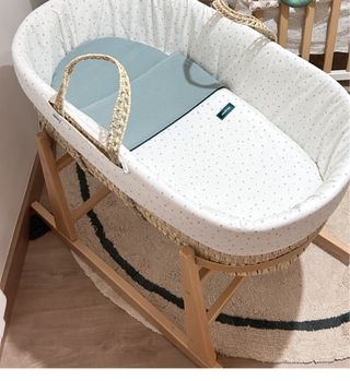 Moisés con patas balancín