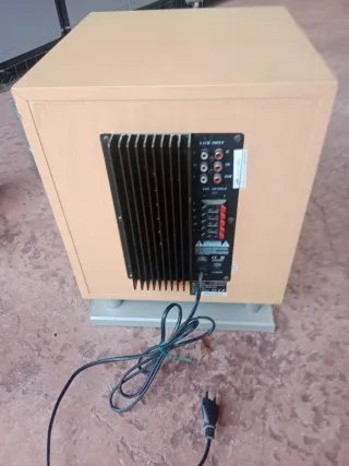 SUBWOOFER Y ALTAVOCES