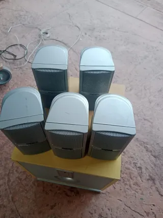 SUBWOOFER Y ALTAVOCES