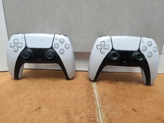 PlayStation 5 + 2 controller DualSense + 3 giochi