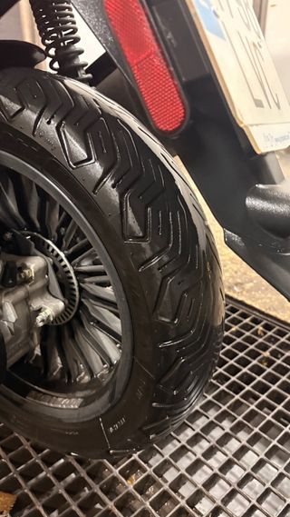 Beverly 300 ABS Scooter