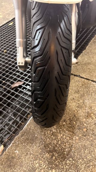 Beverly 300 ABS Scooter