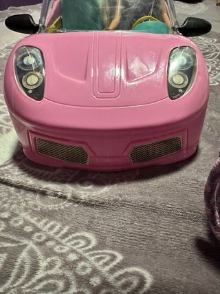 Coche descapotable rosa con muñeca rubia