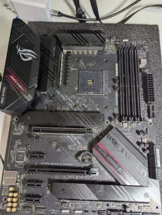 NO FUNCIONA!!! Placa Base Asus ROG B550-F Gaming